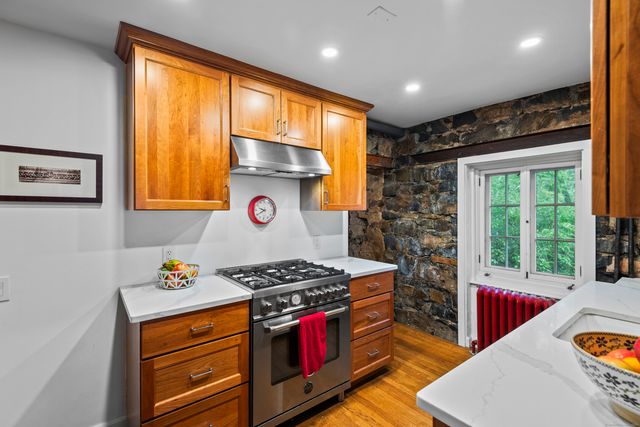 128 Blake Road, Hamden, CT 06517