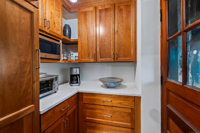 128 Blake Road, Hamden, CT 06517