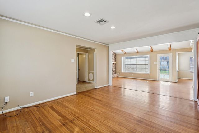 10015 Warwana Road, Houston, TX 77080