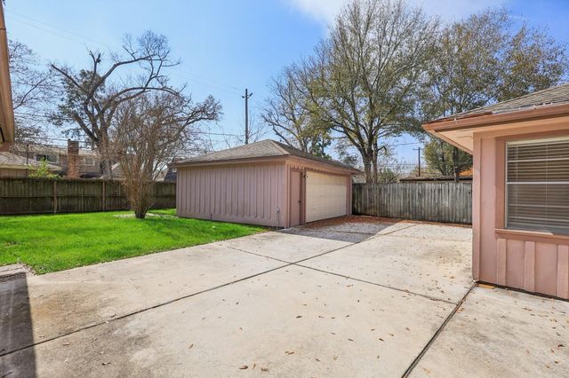 10015 Warwana Road, Houston, TX 77080