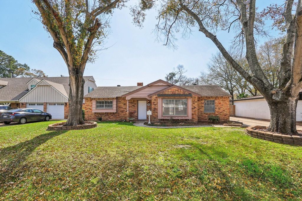 10015 Warwana Road, Houston, TX 77080