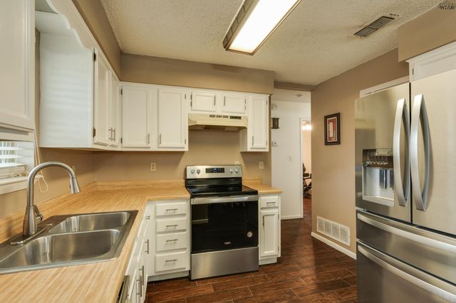 501 W COLEMAN AVENUE, Iowa Park, TX 76367