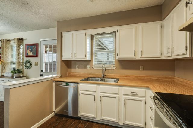 501 W COLEMAN AVENUE, Iowa Park, TX 76367