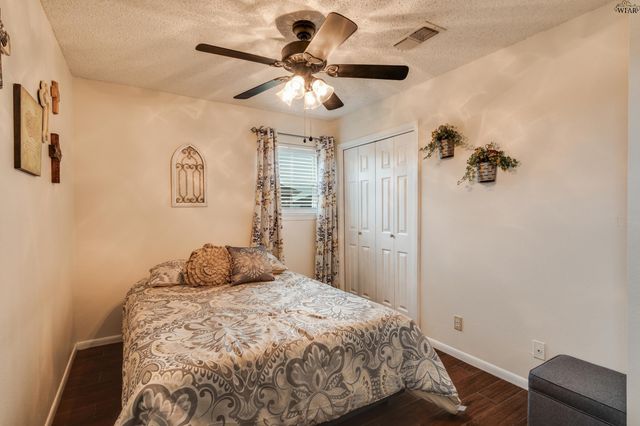 501 W COLEMAN AVENUE, Iowa Park, TX 76367