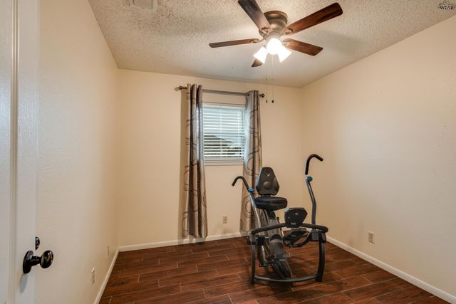 501 W COLEMAN AVENUE, Iowa Park, TX 76367