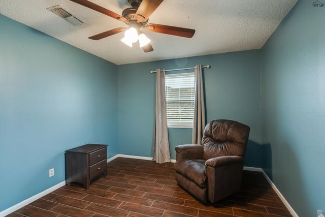 501 W COLEMAN AVENUE, Iowa Park, TX 76367