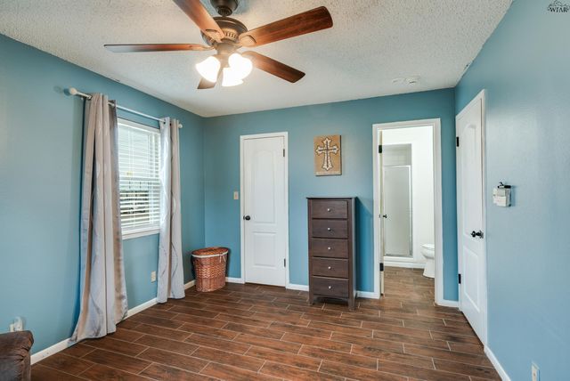 501 W COLEMAN AVENUE, Iowa Park, TX 76367