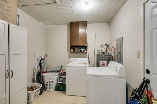 501 W COLEMAN AVENUE, Iowa Park, TX 76367