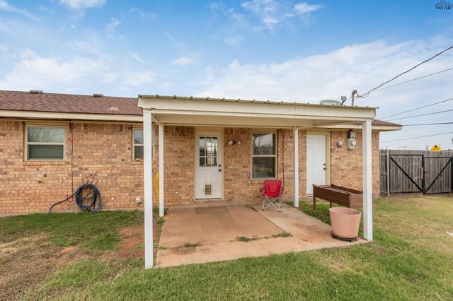 501 W COLEMAN AVENUE, Iowa Park, TX 76367