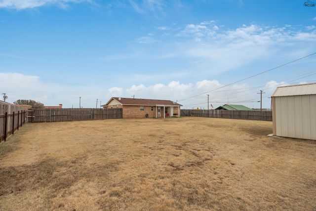 501 W COLEMAN AVENUE, Iowa Park, TX 76367