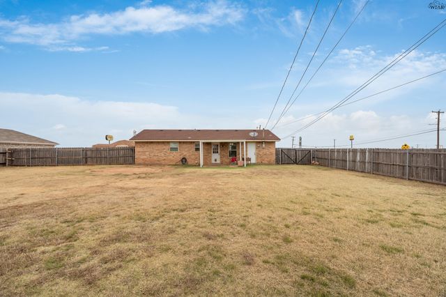 501 W COLEMAN AVENUE, Iowa Park, TX 76367