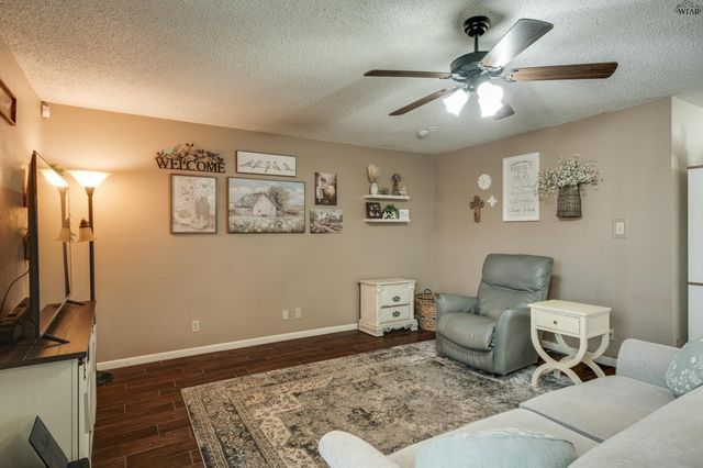 501 W COLEMAN AVENUE, Iowa Park, TX 76367