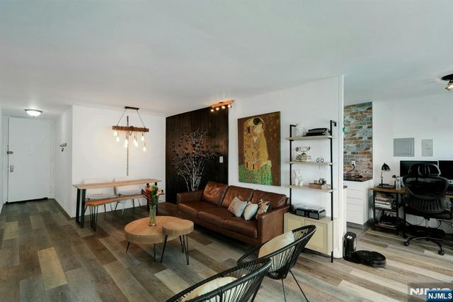 2077 Center Avenue 9E, Fort Lee, NJ 07024