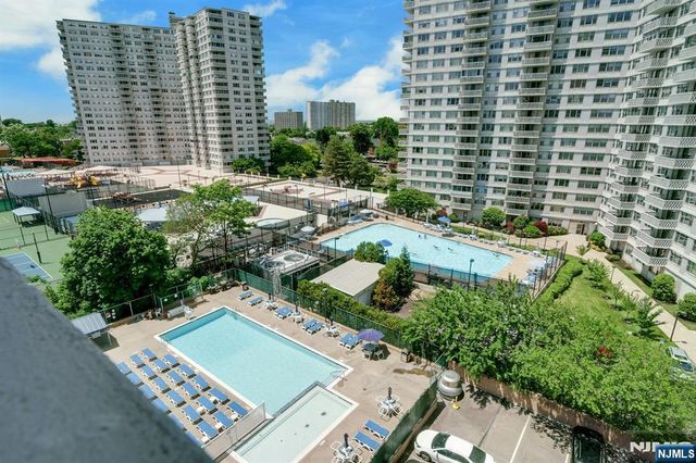 2077 Center Avenue 9E, Fort Lee, NJ 07024