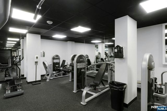 2077 Center Avenue 9E, Fort Lee, NJ 07024