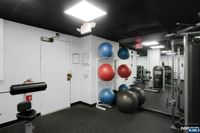 2077 Center Avenue 9E, Fort Lee, NJ 07024
