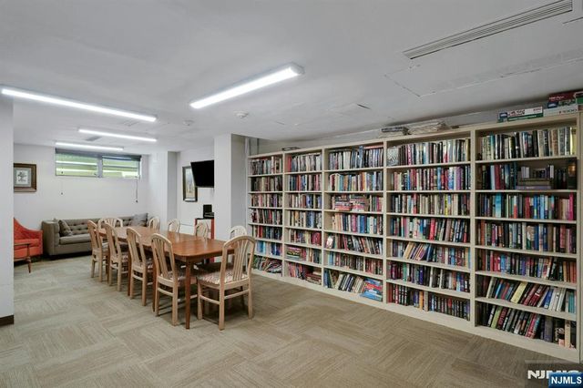2077 Center Avenue 9E, Fort Lee, NJ 07024