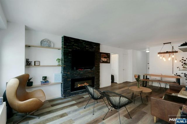 2077 Center Avenue 9E, Fort Lee, NJ 07024