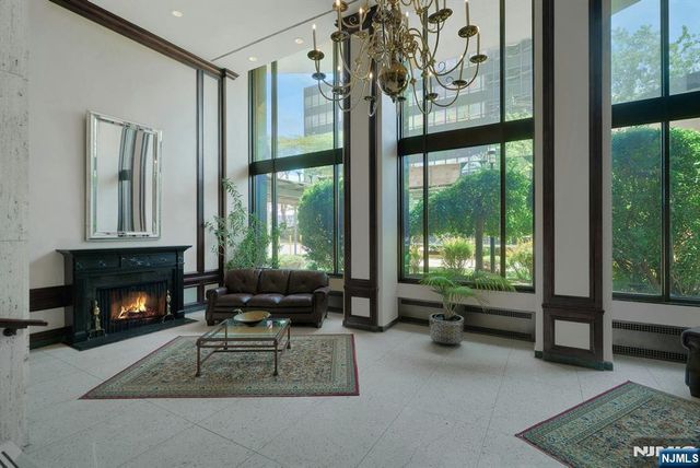 2077 Center Avenue 9E, Fort Lee, NJ 07024