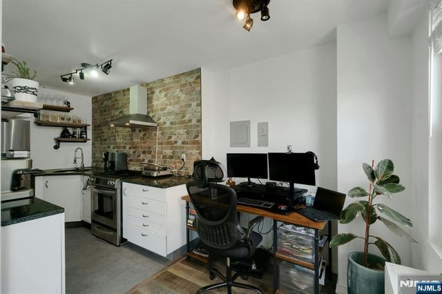 2077 Center Avenue 9E, Fort Lee, NJ 07024
