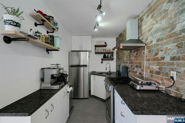 2077 Center Avenue 9E, Fort Lee, NJ 07024