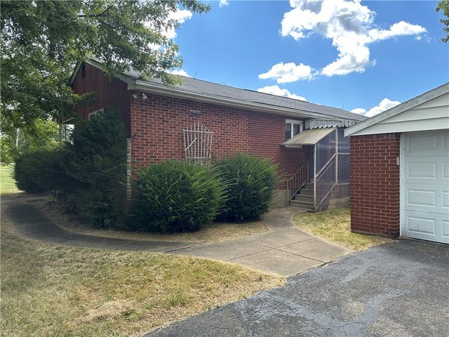 196 Hannahstown Rd, Jefferson Twp, PA 16002
