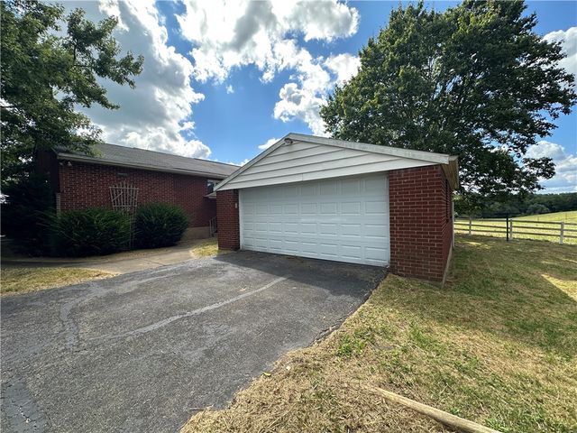 196 Hannahstown Rd, Jefferson Twp, PA 16002