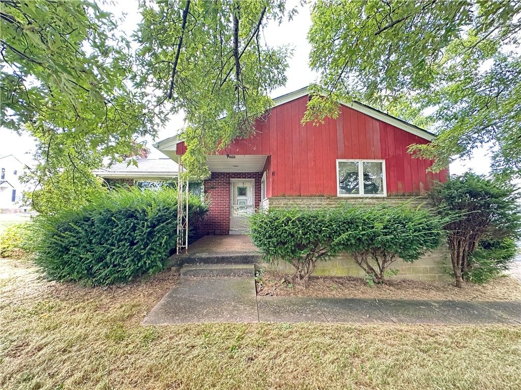 196 Hannahstown Rd, Jefferson Twp, PA 16002