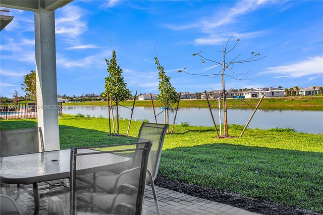 5243 Rivo Alto Cir 5243, Westlake, FL 33470