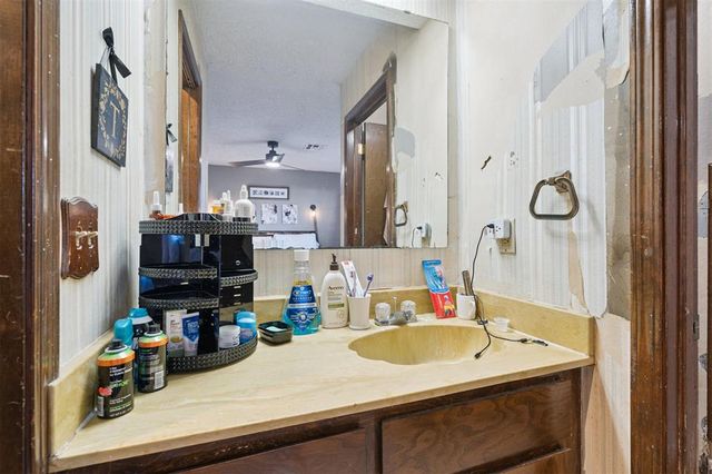 116 Seminole Lane, Yukon, OK 73099