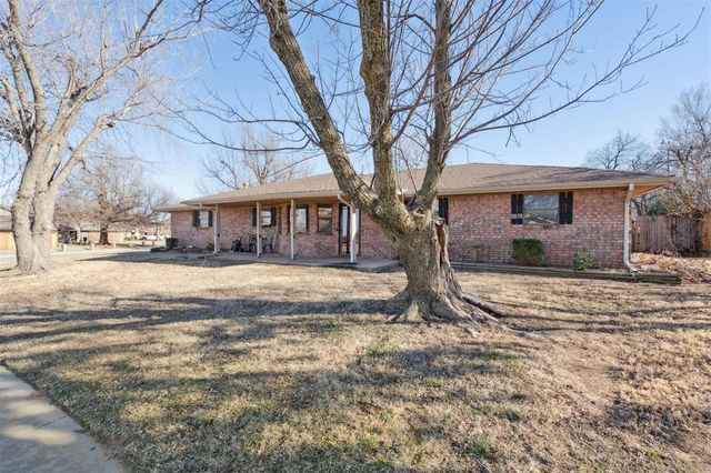 116 Seminole Lane, Yukon, OK 73099