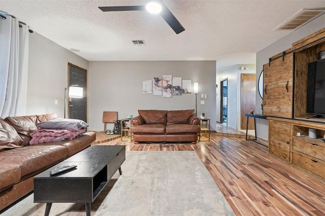 116 Seminole Lane, Yukon, OK 73099