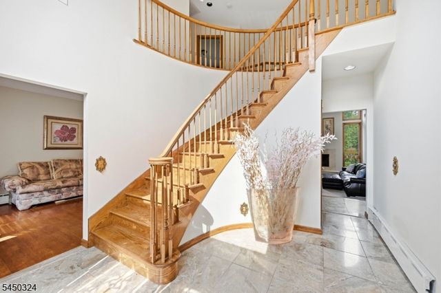 27 Sparrowbush Rd, Mahwah Twp., NJ 07430