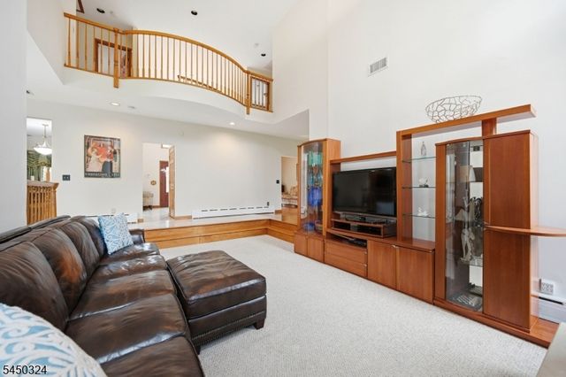 27 Sparrowbush Rd, Mahwah Twp., NJ 07430