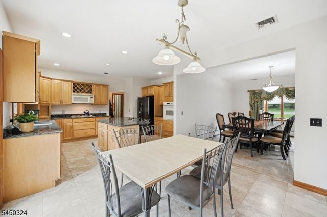 27 Sparrowbush Rd, Mahwah Twp., NJ 07430