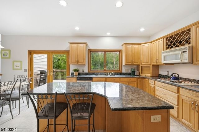 27 Sparrowbush Rd, Mahwah Twp., NJ 07430