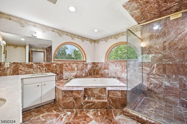 27 Sparrowbush Rd, Mahwah Twp., NJ 07430