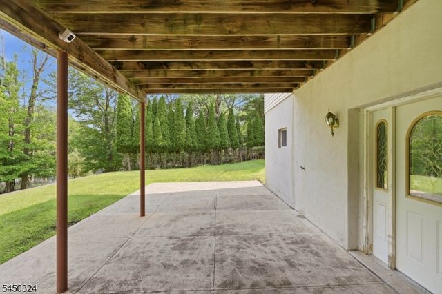 27 Sparrowbush Rd, Mahwah Twp., NJ 07430