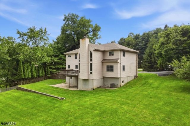 27 Sparrowbush Rd, Mahwah Twp., NJ 07430