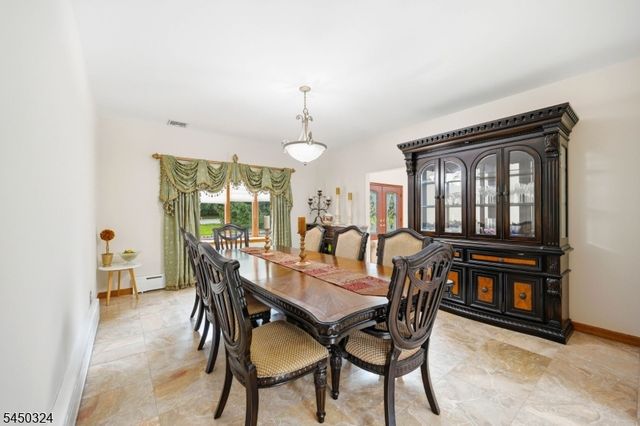 27 Sparrowbush Rd, Mahwah Twp., NJ 07430