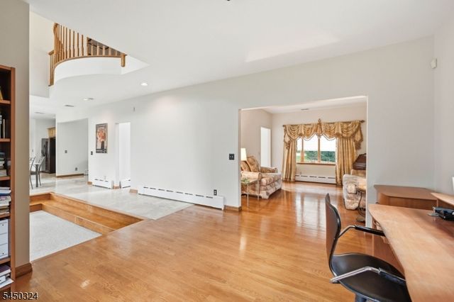 27 Sparrowbush Rd, Mahwah Twp., NJ 07430