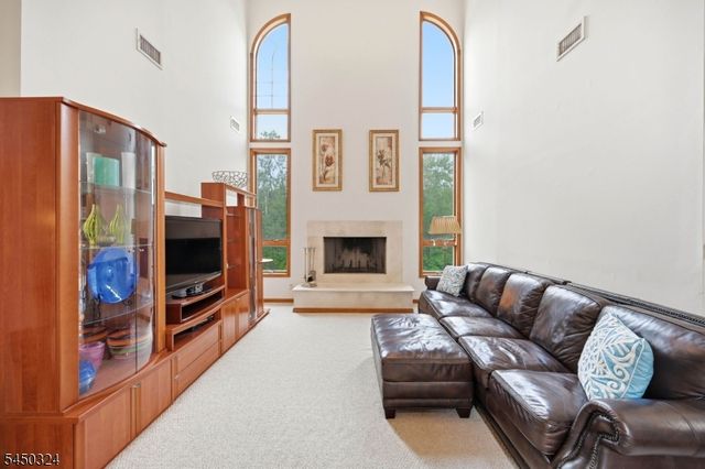 27 Sparrowbush Rd, Mahwah Twp., NJ 07430