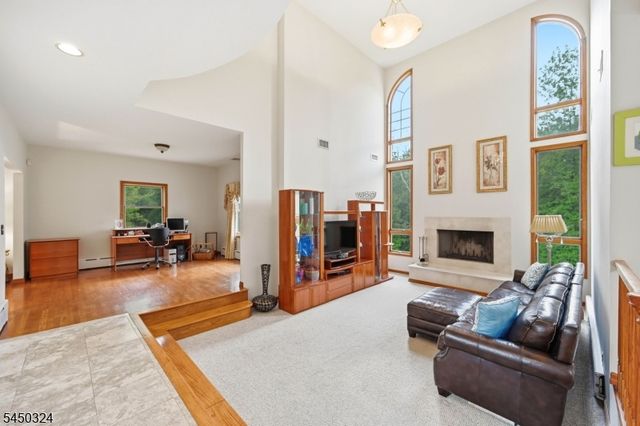27 Sparrowbush Rd, Mahwah Twp., NJ 07430