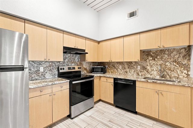 2410 W AZEELE STREET 216, Tampa, FL 33609