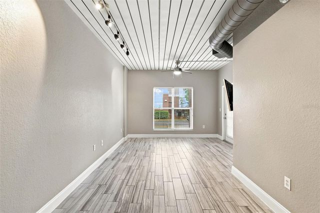 2410 W AZEELE STREET 216, Tampa, FL 33609