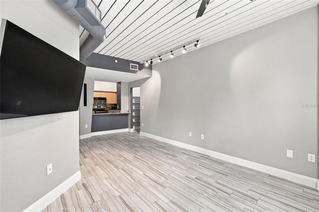 2410 W AZEELE STREET 216, Tampa, FL 33609