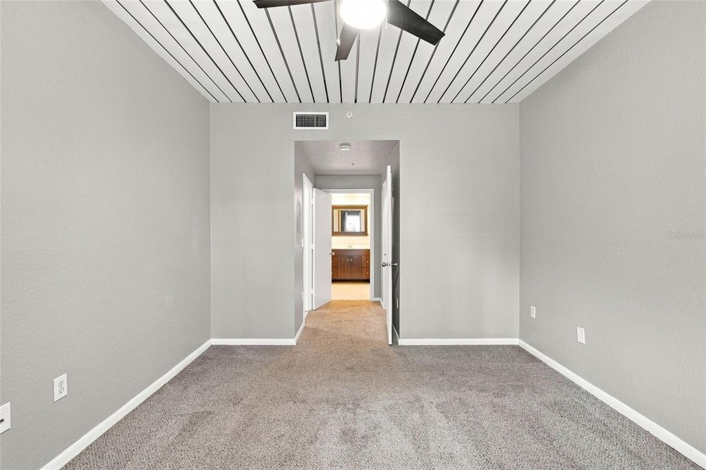 Image 11 of property listing at 2410 W AZEELE STREET 216, Tampa, FL 33609