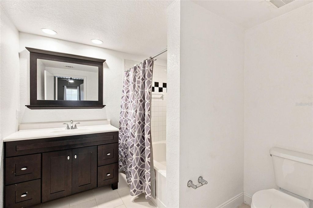 Image 12 of property listing at 2410 W AZEELE STREET 216, Tampa, FL 33609