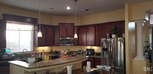 2808 Crestline Falls Lane, Bakersfield, CA 93313