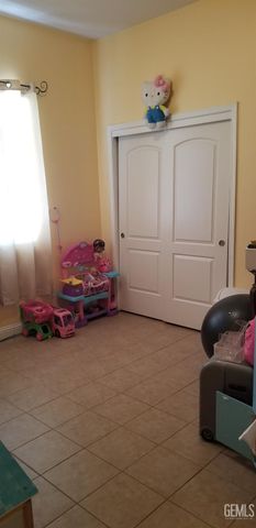 2808 Crestline Falls Lane, Bakersfield, CA 93313